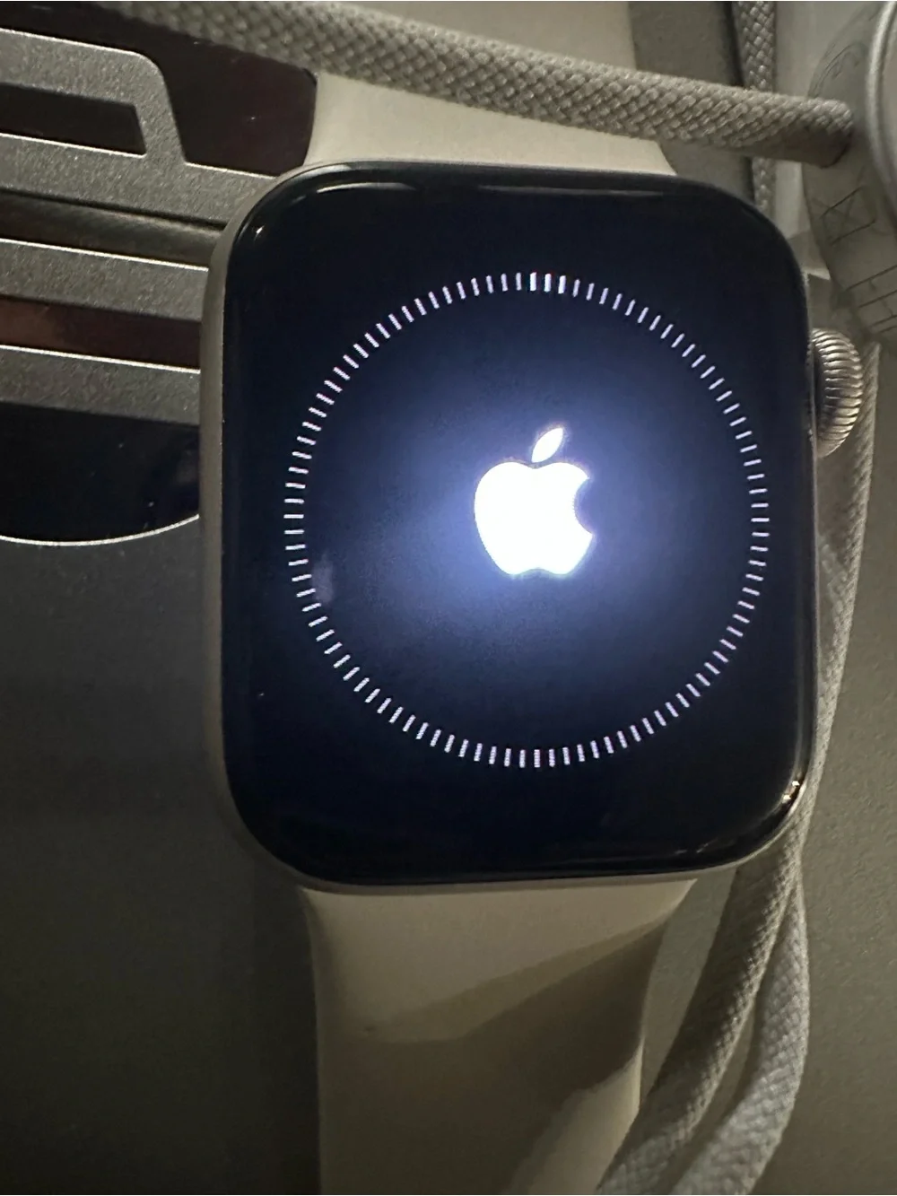 Apple Watch SE Silver with Cream Sport Band